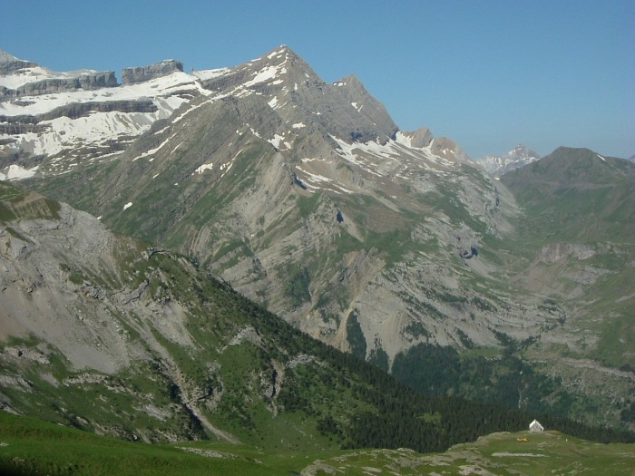 Brche de Roland, Taillon et refuge des Espuguettes