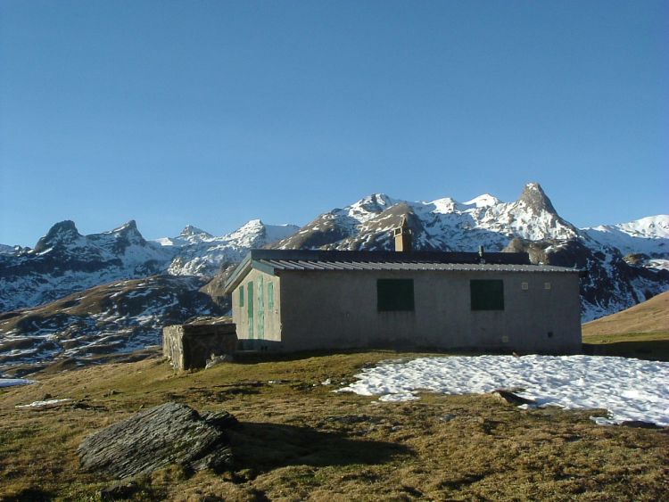Cabane Snescau (1812 mtres)