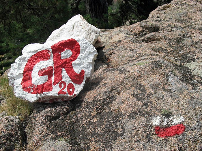 Les rochers peints qui entourent le refuge d'I Paliri
