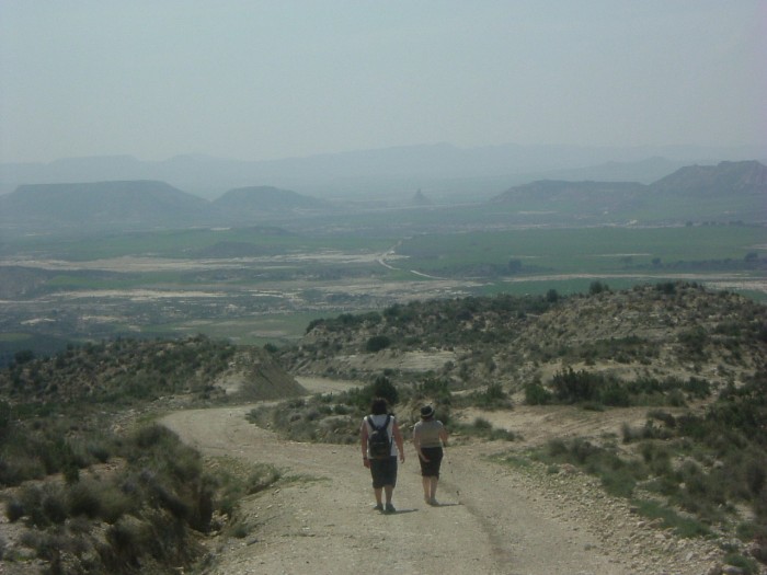 Promeneurs dans le dsert des Bardenas Reales