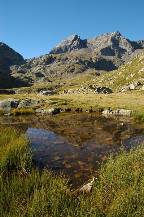 Petit lac d'Arratille avant la monte au col