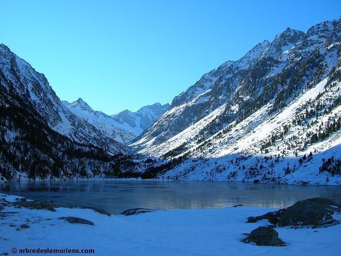 Lac de Gaube au lever du jour