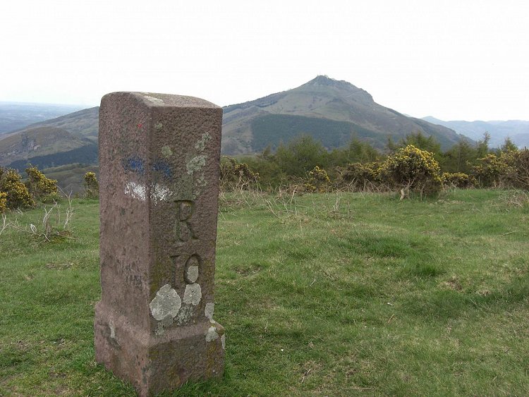 Mandale : borne frontière numéro 10