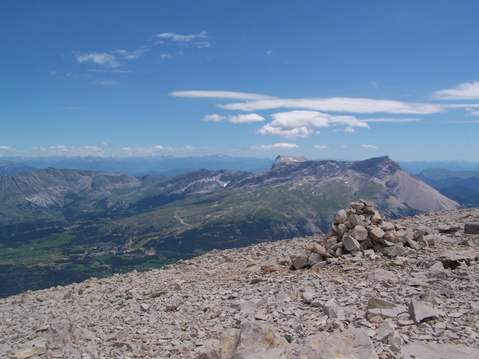 Vue du sommet sur le plateau de Bure Vue du sommet sur le plateau de Bure