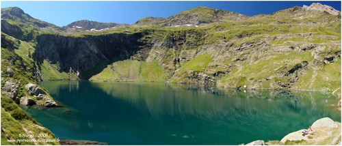Panorama du lac d'Isabe situ en valle d'Ossau