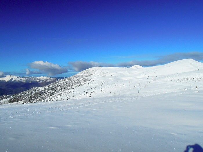 Hautacam sous le beau temps et la neige dans les Pyrnes