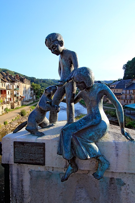 Statue sur le pont de Saint-Geniez-d'Olt