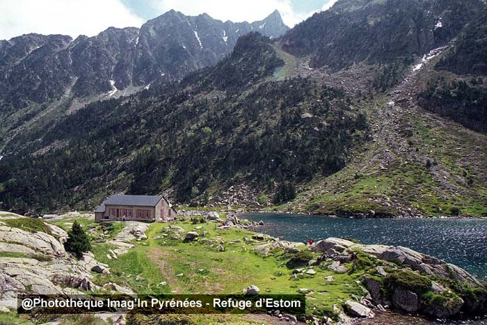 Refuge et lac d'Estom