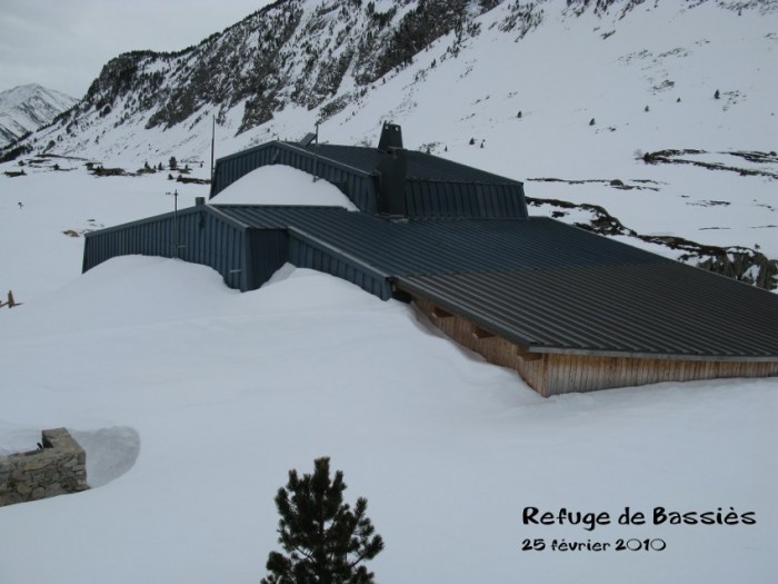 Refuge de Bassis sous la neige