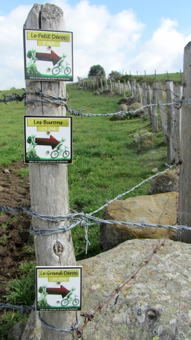 VTT en direction de la Cascade du Droc sur le plateau de l'Aubrac