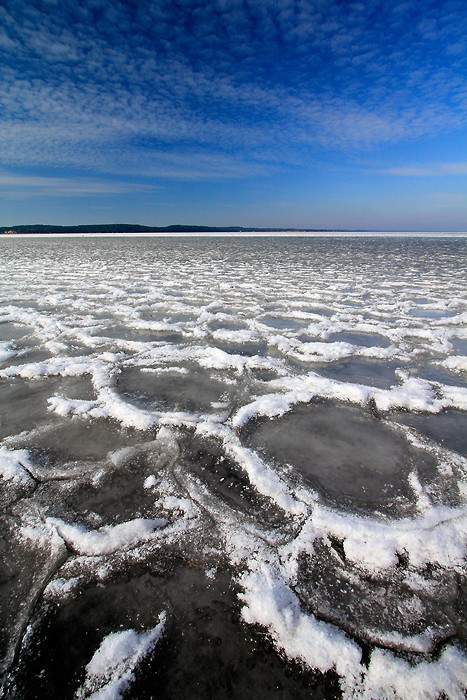 L'eau du lac d'Hourtin a gel du ct de Maubuisson