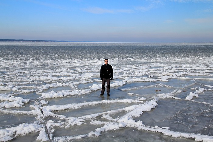 On a march sur le lac d'Hourtin