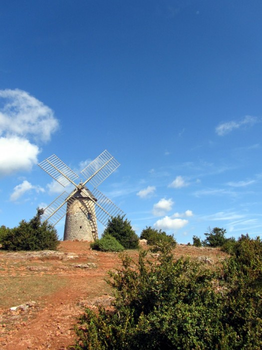 Moulin du Redounel,  ct du village de La Couvertoirade