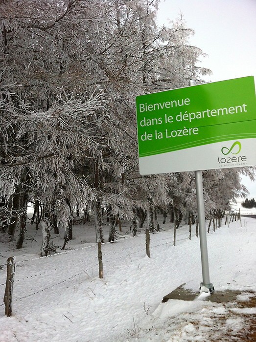 Aubrac, frontire entre l'Aveyron et la Lozre, enneige