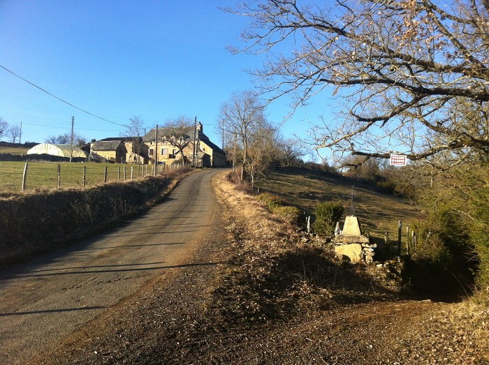 Sortie par le chemin  droite pour en trouver un autre juste en face
