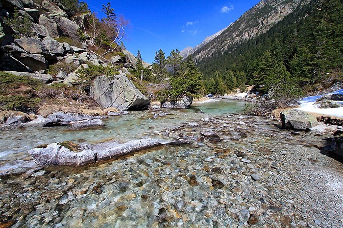 Randonne vers le lac d'Estom depuis la Fruitire