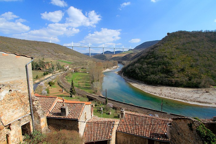 Vue sur le viaduc de Millau depuis Peyre