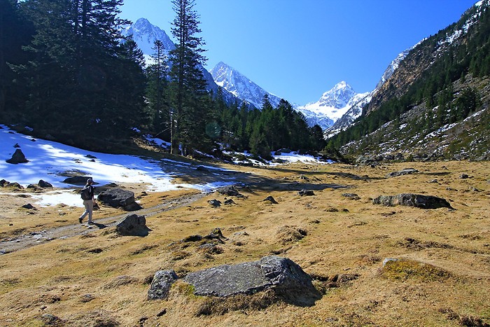 Monte vers le lac d'Estom dans les Pyrnes