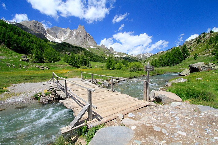 Pont du Moutet dans la valle de la Clare