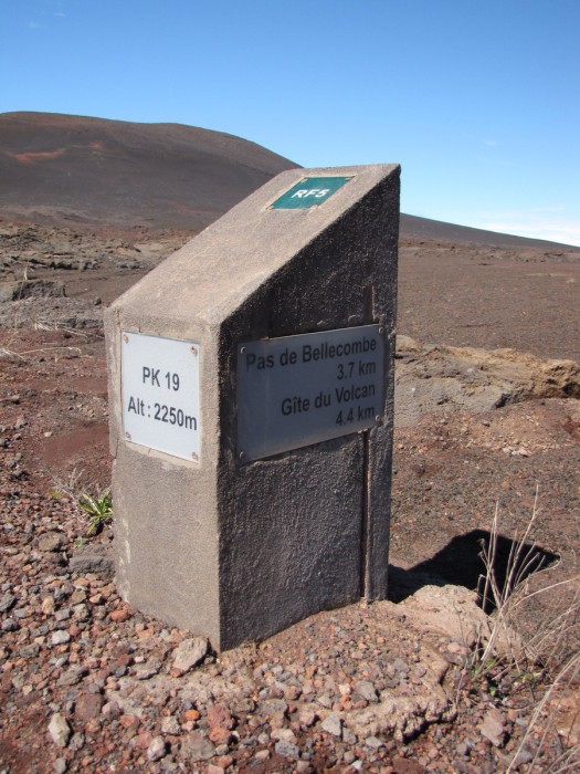 Borne dans la Plaine des Sables