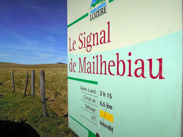 Le Signal de Mailhebiau, le point culminant du plateau de l'Aubrac. Lozre