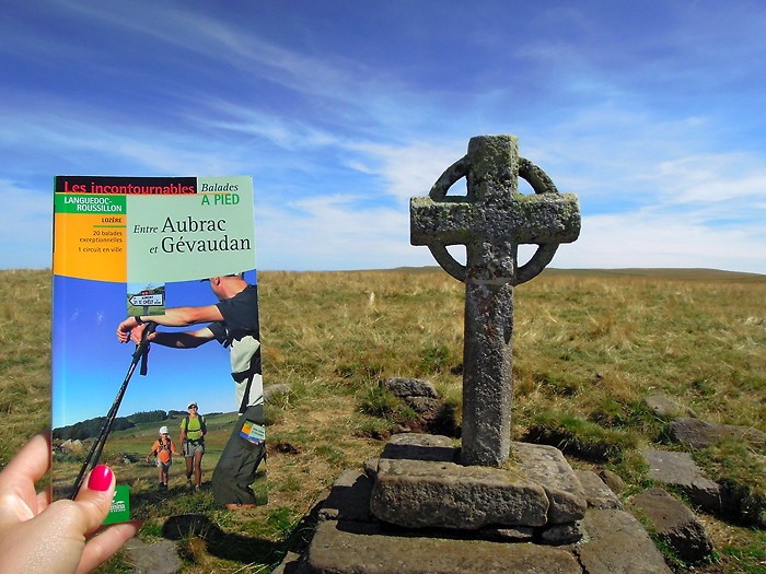 La croix de Rode au dpart de la randonne sur Aubrac
