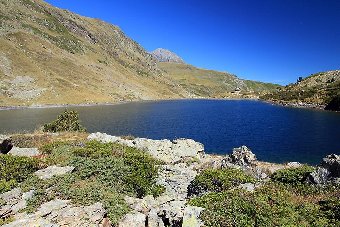 Lac et refuge d'Ilhou