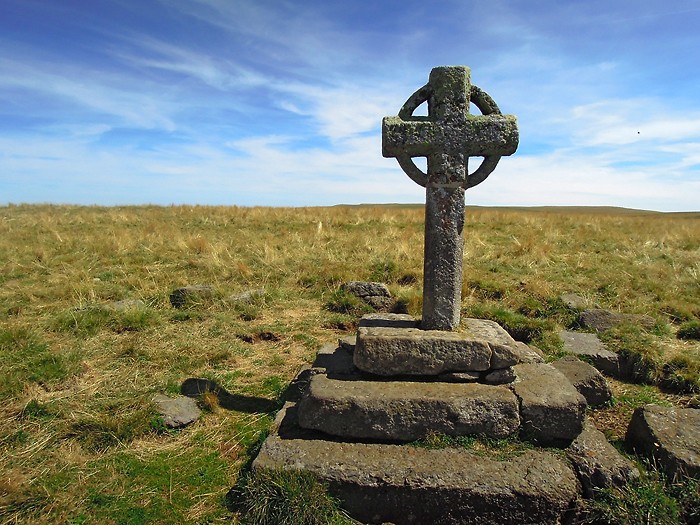 Croix de Rode, au dpart de la randonne au Signal de Mailhebiau, Aubrac
