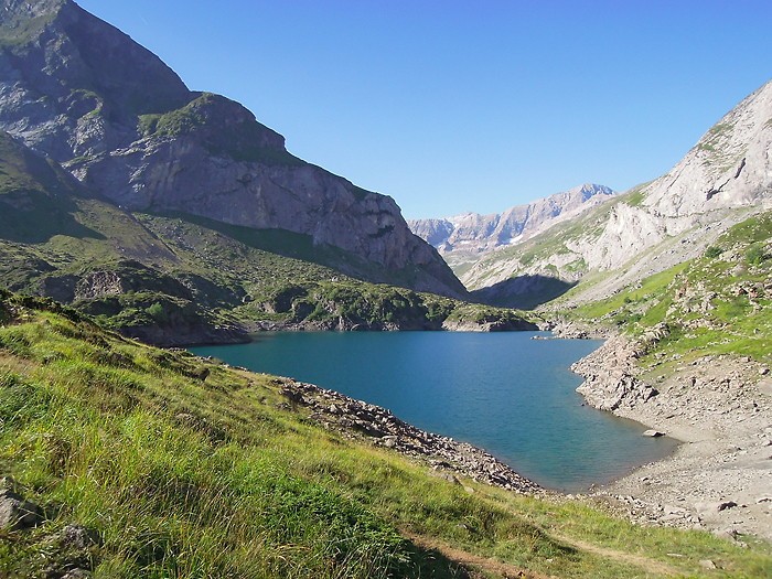 Lac et barrage des Gloriettes, au retour du Cirque d'Estaubé, Pyrénées Lac et barrage des Gloriettes, au retour du Cirque d'Estaubé, Pyrénées