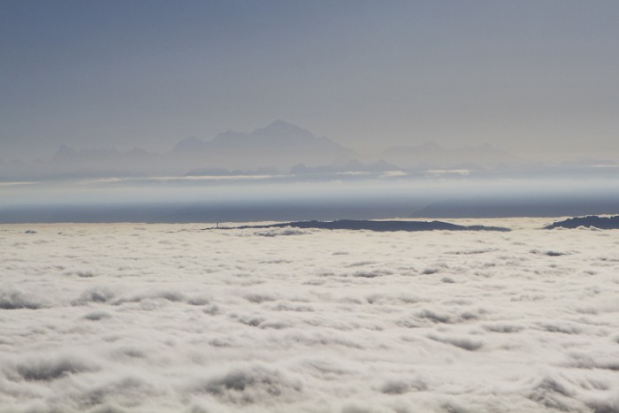 Une ile dans les nuages