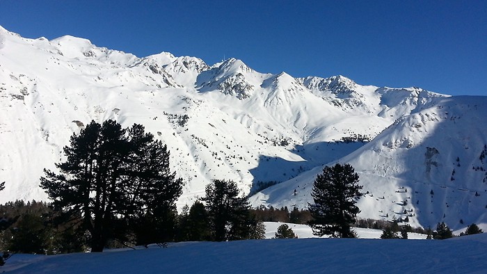 Pic du Midi sous la neige depuis la station de Barges