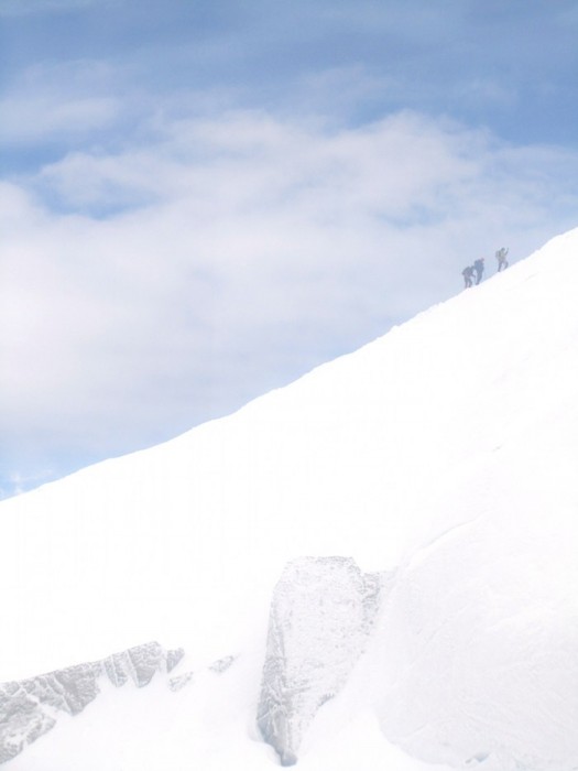 Cordée montant à l'Aiguille du Midi Cordée montant à l'Aiguille du Midi