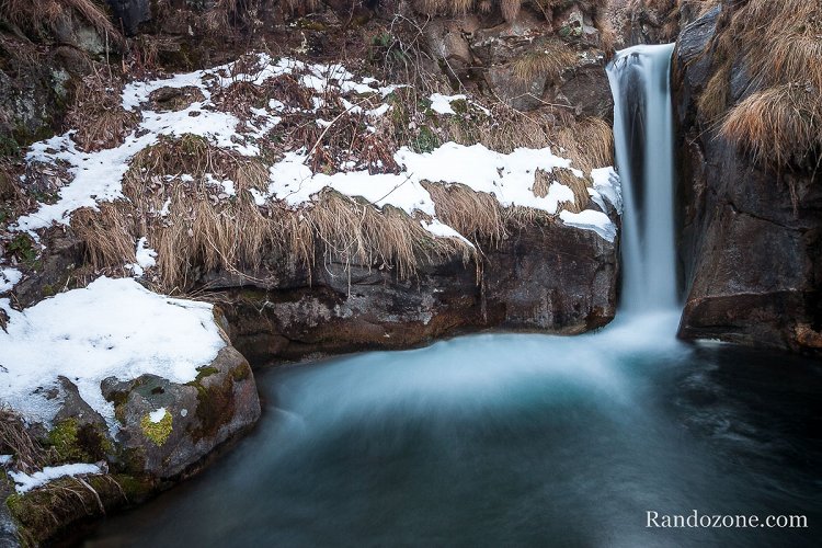 Cascade sous le pont de Saugué Cascade sous le pont de Saugué