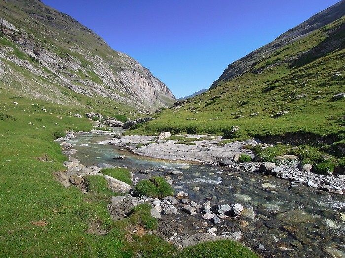 Ruisseau qui passe dans le Cirque d'Estaub, Pyrnes