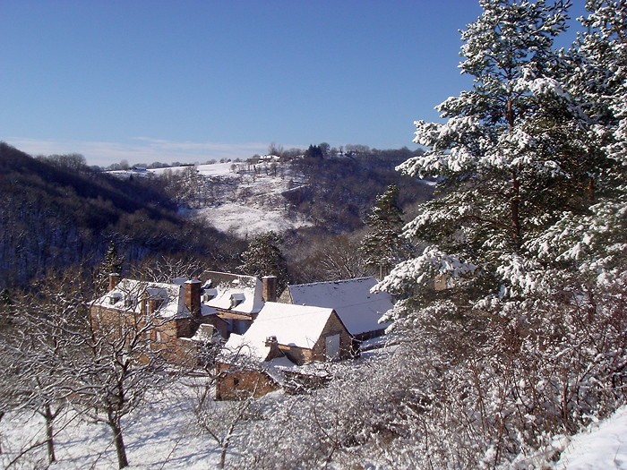 Randonne en Aveyron, vu du hameau enneig d'en haut