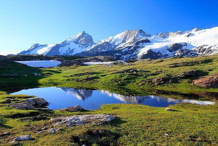 Un des lacs du plateau d'Emparis Un des lacs du plateau d'Emparis