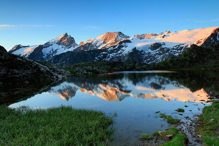 Le jour se lve sur le lac Lri