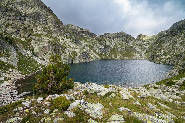 Lac Nre dans les Hautes-Pyrnes
