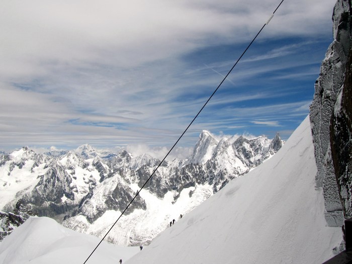 Alpinistes montant  l'Aiguille du Midi, Mont Blanc