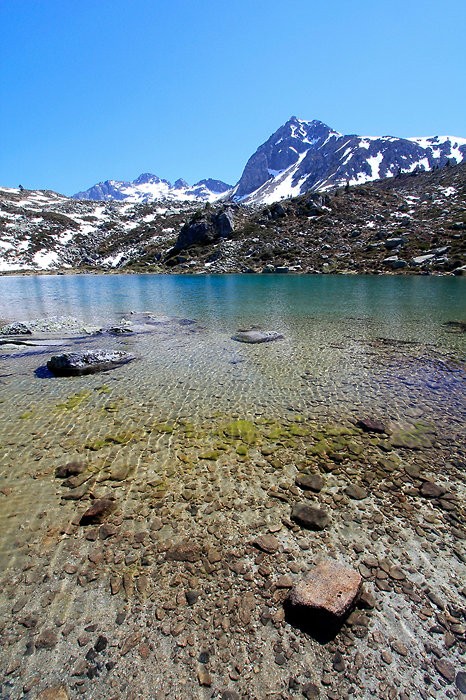 Eaux transparentes du lac Dets Coubous