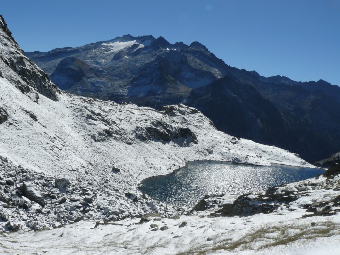 Lac des Gourgoutes et Maladeta vus depuis le Port de La Glre.