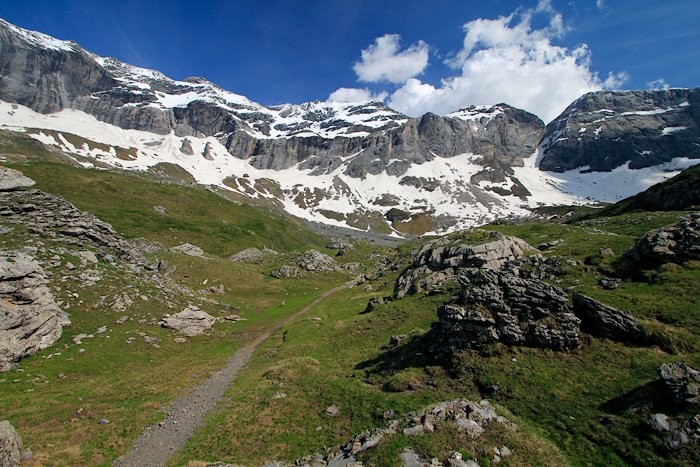 On avance dans le cirque de Troumouse