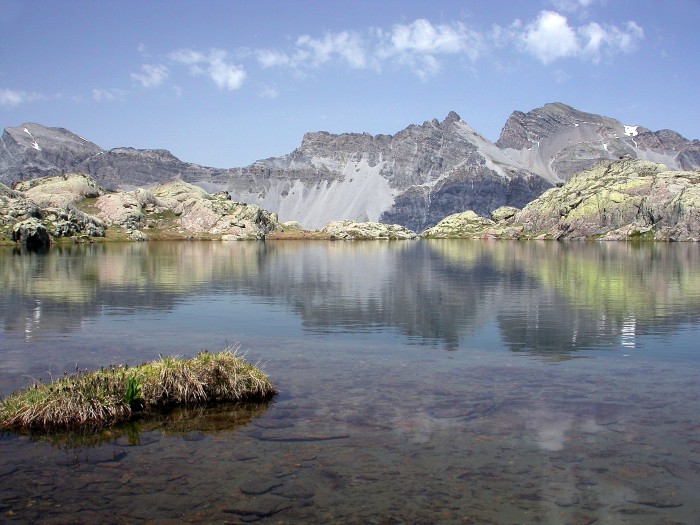 Reflets dans un des lacs de Morgon