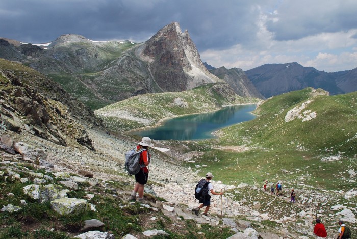 Randonneurs prs du lac de Marinet