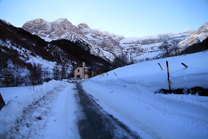 On commence la randonne dans Gavarnie