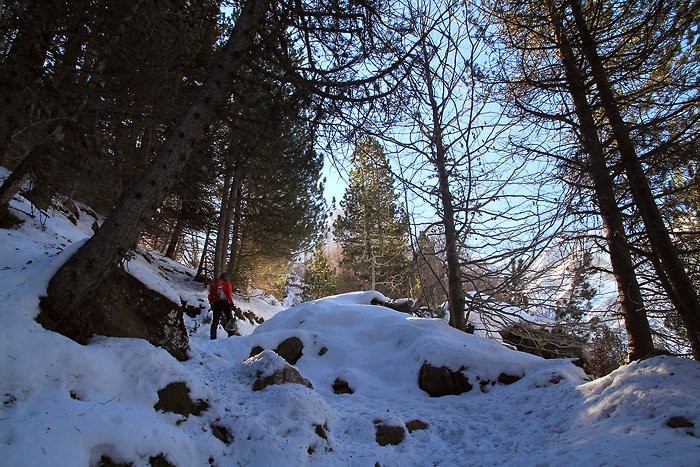 La monte continue, le soleil commence  apparatre