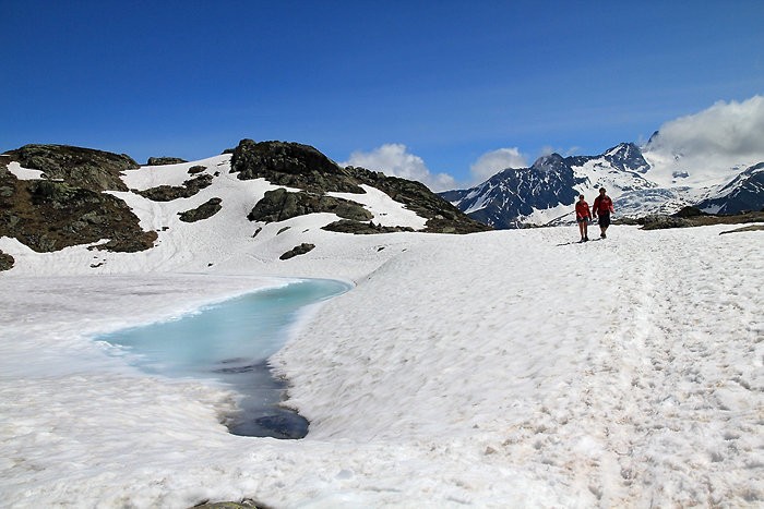 Passage le long d'un des lacs des Chserys