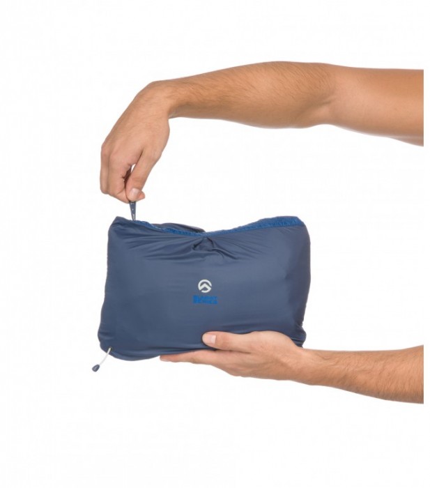 La doudoune Catalyst dans sa poche de compression La doudoune Catalyst dans sa poche de compression