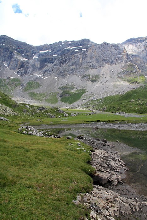 Passage au lac dans le cirque de Troumouse