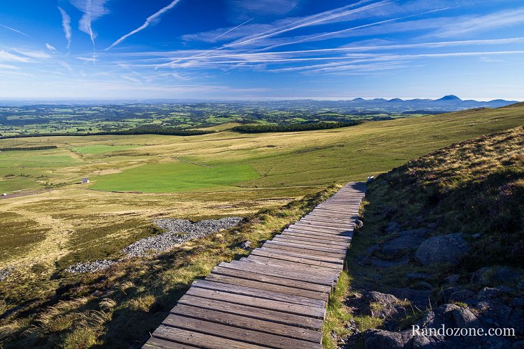 Escalier qui monte  la Banne d'Ordanche